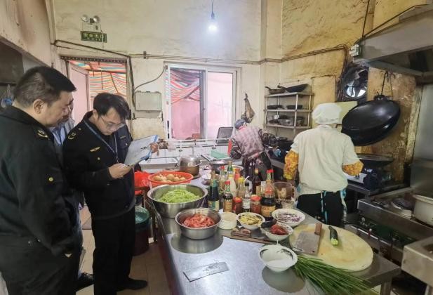 望聞問(wèn)切查隱患對(duì)癥下藥提意識(shí)！常熟市古里鎮(zhèn)開(kāi)展九小場(chǎng)所消防安全大排查大整治