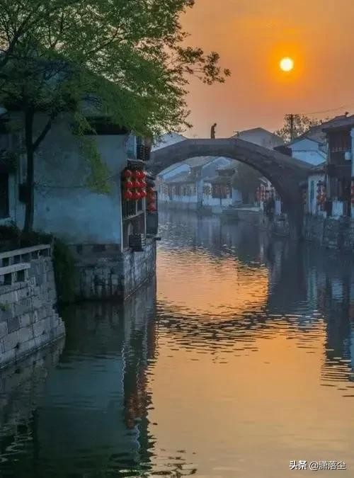 重點(diǎn)大學(xué)畢業(yè)我在會所給人按摩月薪6萬