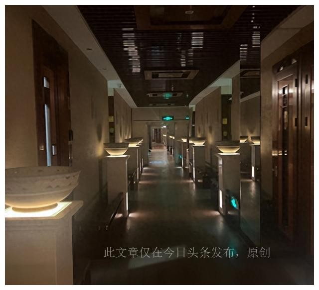 重點(diǎn)大學(xué)畢業(yè)我在會所給人按摩月薪6萬