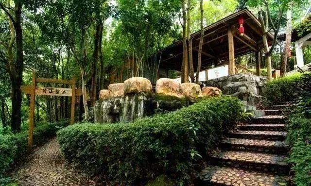 秋風(fēng)起泡溫泉|清遠(yuǎn)溫泉+水療泳池和心愛的ta泡溫泉