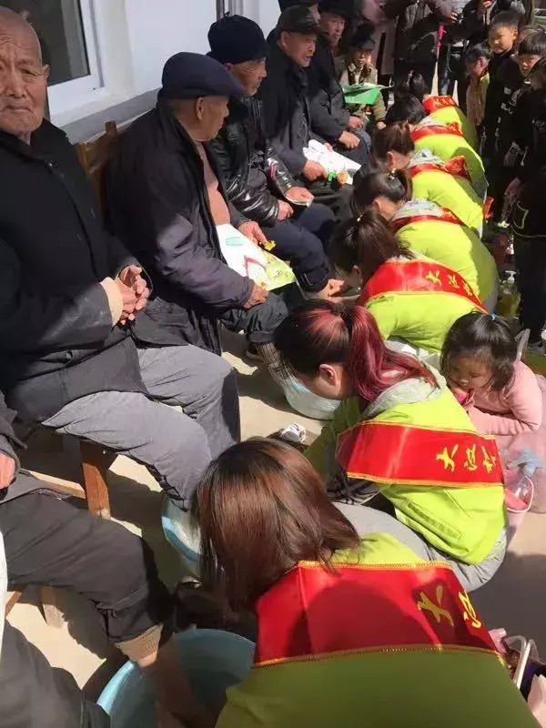愛不等孝別遲阜陽大漢松骨足療免費為您提供一份孝心....