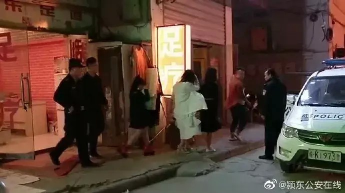 足療店是賣淫窩點(diǎn)！阜陽(yáng)警方當(dāng)場(chǎng)抓了8人！嫖娼人員多是…