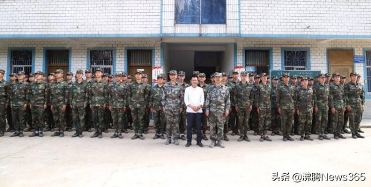 安徽阜陽(yáng)大漢松骨足療會(huì)館慰問(wèn)阜陽(yáng)某預(yù)備役團(tuán)應(yīng)急分隊(duì)駐訓(xùn)點(diǎn)