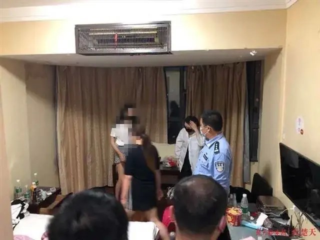 利用微信功能招嫖黃石一男子組建賣淫嫖娼團伙被警方一鍋端