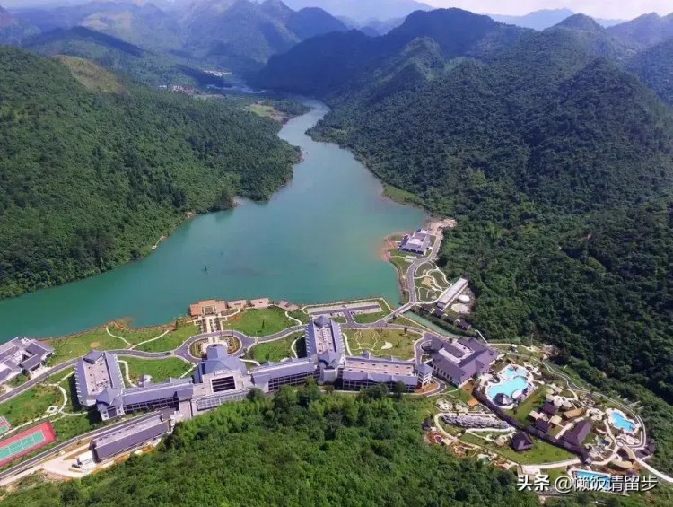 廣東韶關(guān)頂級(jí)度假酒店開業(yè)無邊泳池飛瀑連綴網(wǎng)友：安排