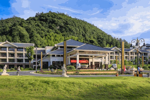 廣東韶關(guān)頂級(jí)度假酒店開業(yè)無邊泳池飛瀑連綴網(wǎng)友：安排