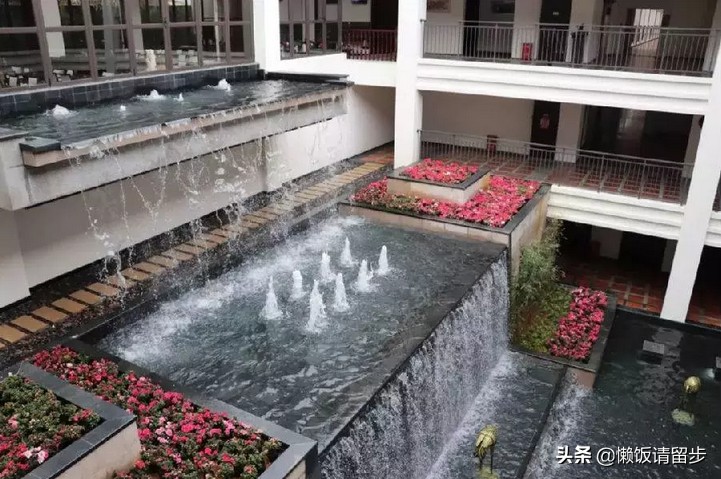 廣東韶關(guān)頂級(jí)度假酒店開業(yè)無邊泳池飛瀑連綴網(wǎng)友：安排