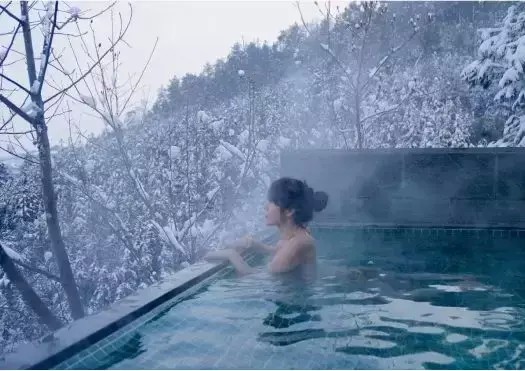 在竹海雪野里泡一場溫泉SPA這才是這個冬天最正確的打開方式