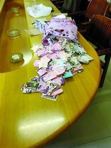 孝感警察清洗了城市的“小卡片”，兩個組織的賣淫團伙被摧毀，33人被捕