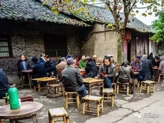 30分鐘飆攏天然氧吧！泡溫泉游古鎮(zhèn)樂山這個(gè)小城又火了！