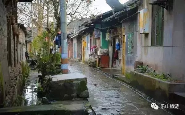 30分鐘飆攏天然氧吧！泡溫泉游古鎮(zhèn)樂山這個(gè)小城又火了！