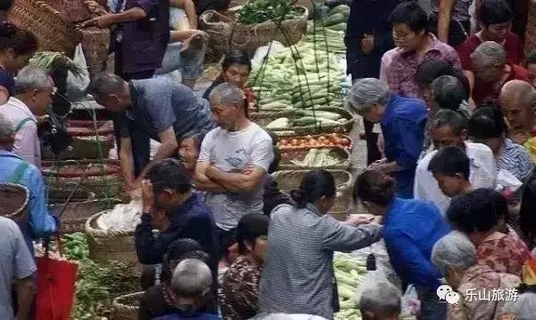 30分鐘飆攏天然氧吧！泡溫泉游古鎮(zhèn)樂山這個(gè)小城又火了！