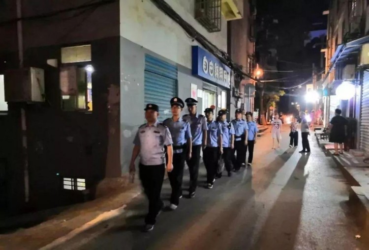 荊門(mén)警方查封城區(qū)5家按摩店查驗(yàn)可疑人員59人...現(xiàn)場(chǎng)照片來(lái)了