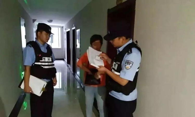 荊門(mén)警方查封城區(qū)5家按摩店查驗(yàn)可疑人員59人...現(xiàn)場(chǎng)照片來(lái)了