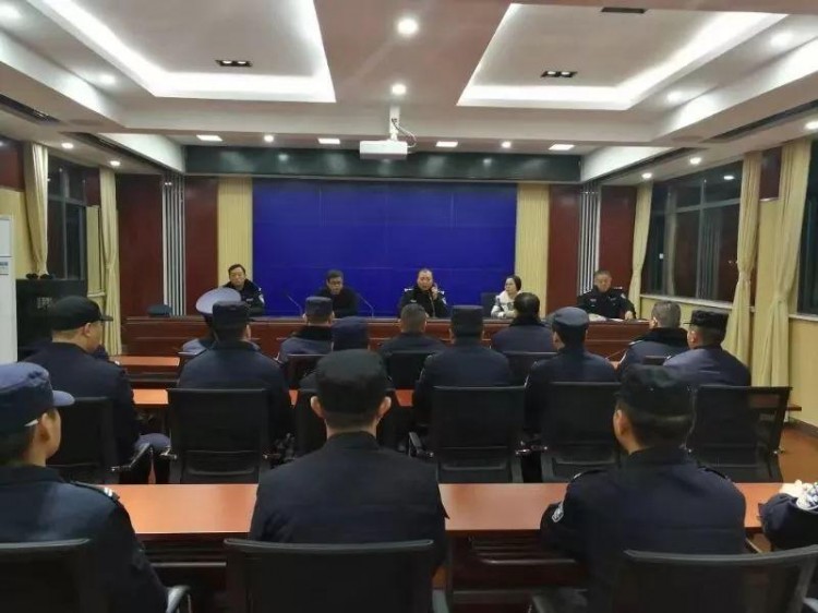 深夜大清查荊門60多人參戰(zhàn)抓獲4名涉黃人員！