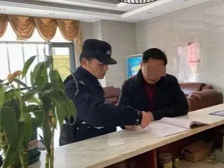 現(xiàn)場畫面曝光！荊門警方出動警力180余人清查洗浴足療KTV等場所...