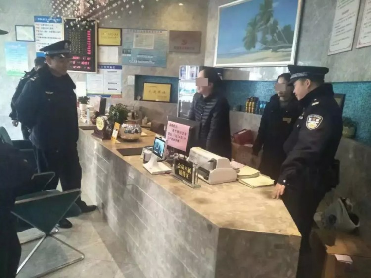 現(xiàn)場畫面曝光！荊門警方出動警力180余人清查洗浴足療KTV等場所...