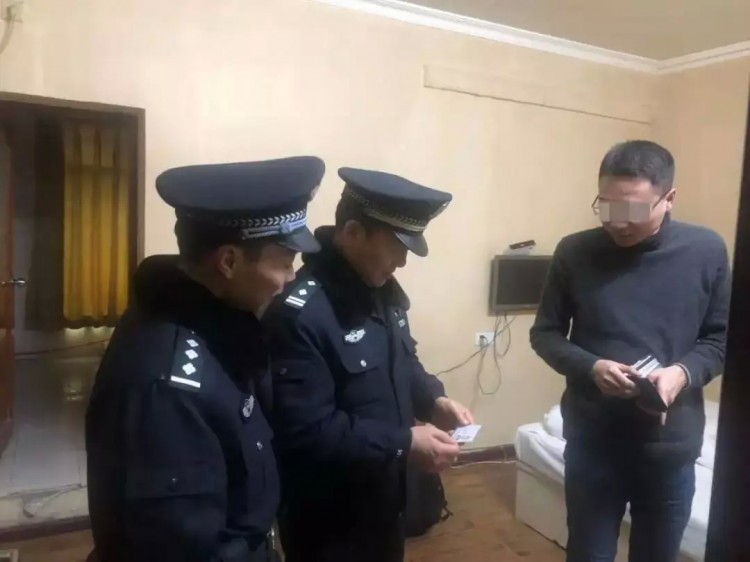 現(xiàn)場畫面曝光！荊門警方出動警力180余人清查洗浴足療KTV等場所...