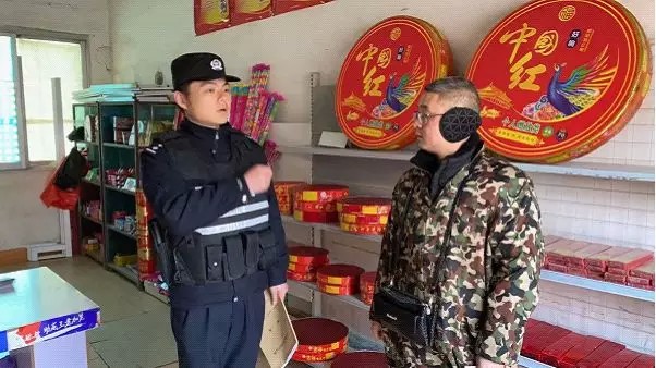 現(xiàn)場畫面曝光！荊門警方出動警力180余人清查洗浴足療KTV等場所...