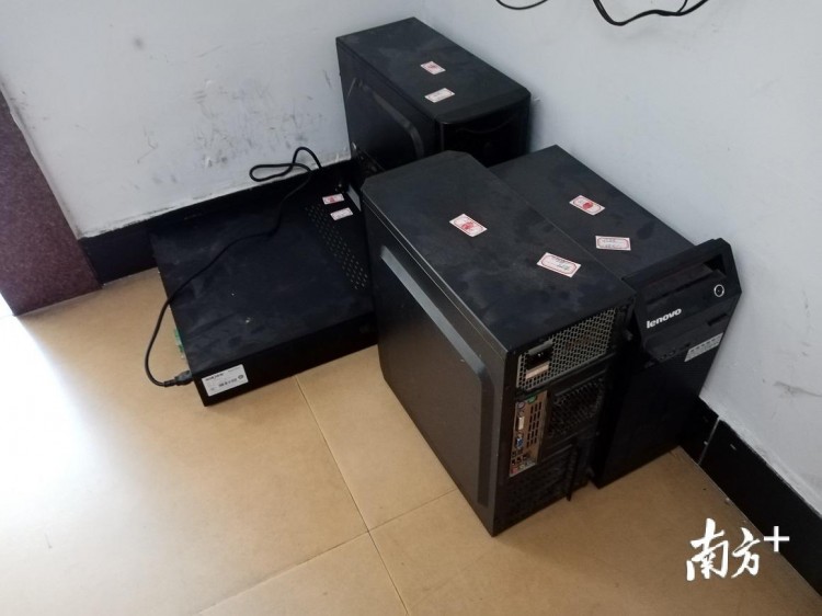 梅州一保健城內(nèi)暗藏貓膩民警一晚抓獲29人