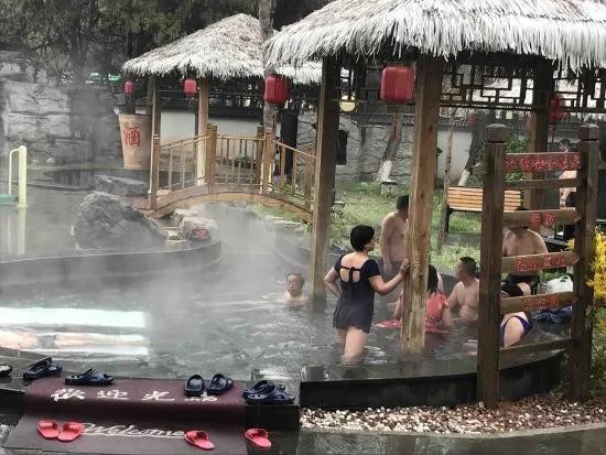 葫蘆島興城泡溫泉：觀渤海游古城其樂融融