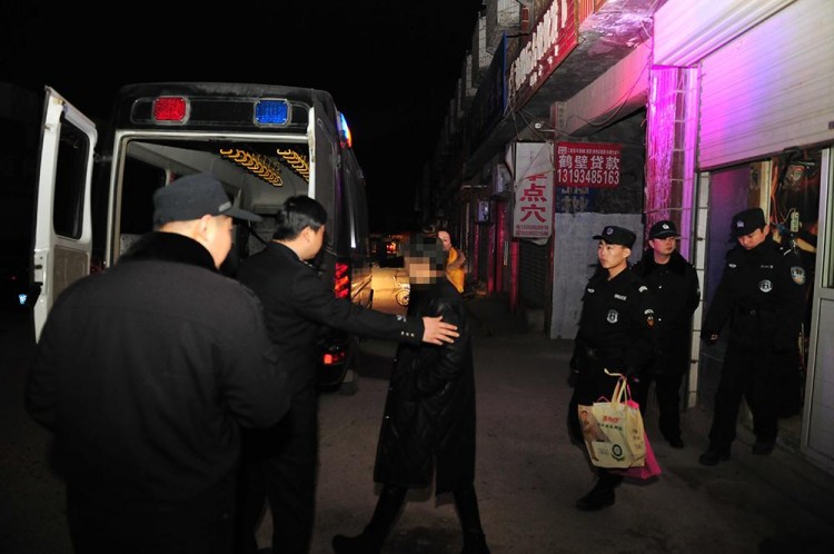 千騎卷平岡鶴壁警方開展掃黃打賭集中行動(dòng)