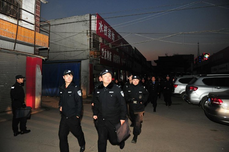 千騎卷平岡鶴壁警方開展掃黃打賭集中行動(dòng)