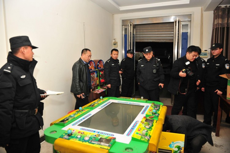 千騎卷平岡鶴壁警方開展掃黃打賭集中行動(dòng)