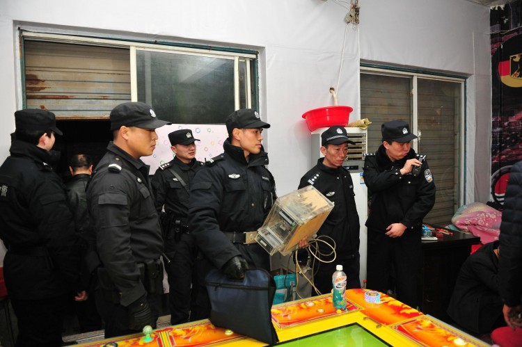 千騎卷平岡鶴壁警方開展掃黃打賭集中行動(dòng)
