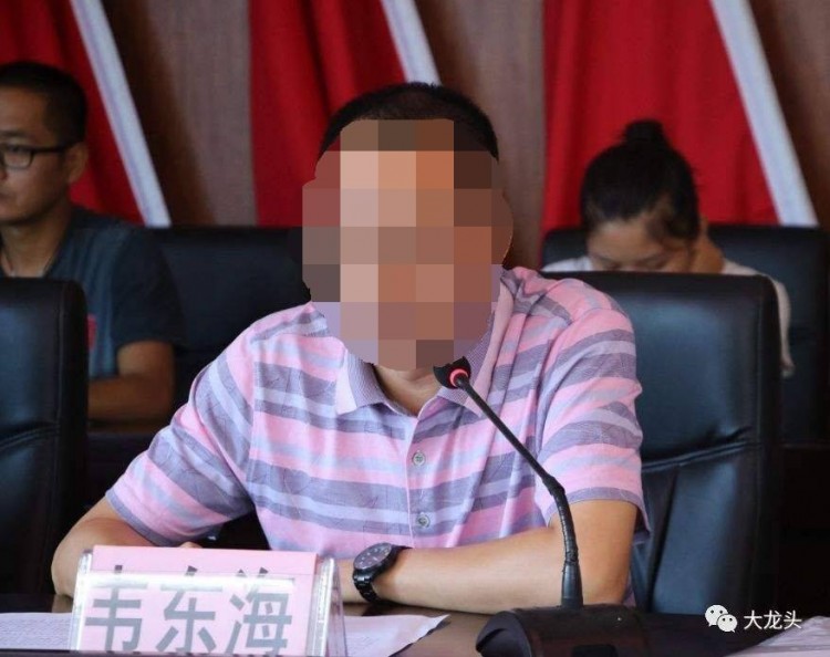 河池一官員打牌賭博還讓女副鄉(xiāng)長幫按摩紀委：已介入調(diào)查
