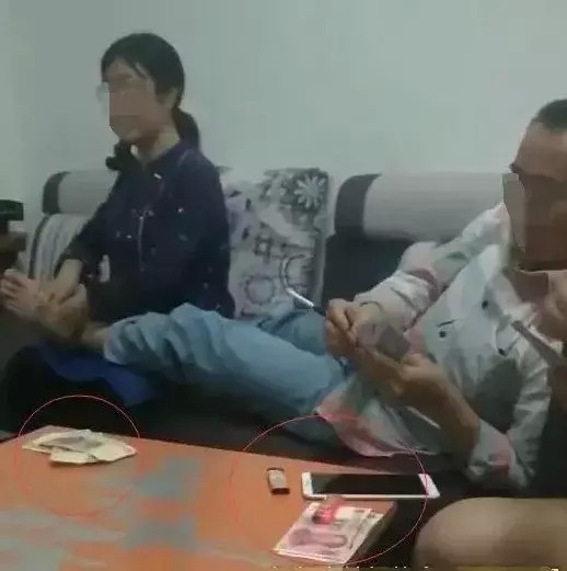 河池一官員打牌賭博還讓女副鄉(xiāng)長(zhǎng)按摩！目前涉事兩人已被免職