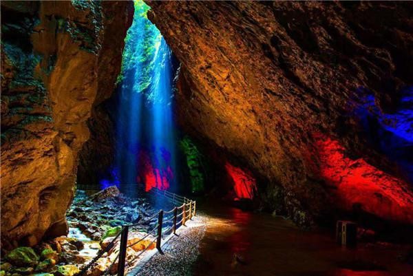 冬季自駕游去哪③在張家界地縫景區(qū)開啟溫泉養(yǎng)生旅
