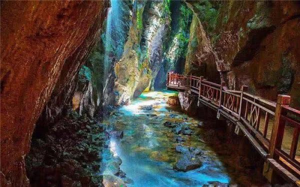 冬季自駕游去哪③在張家界地縫景區(qū)開啟溫泉養(yǎng)生旅