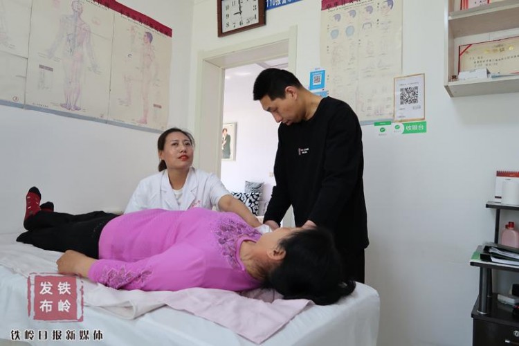 盲人按摩師袁英：以手代眼推開幸福美好新生活