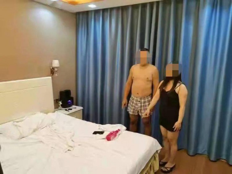 廣西金城江警方搗毀一涉黃窩點當場抓獲14名男女