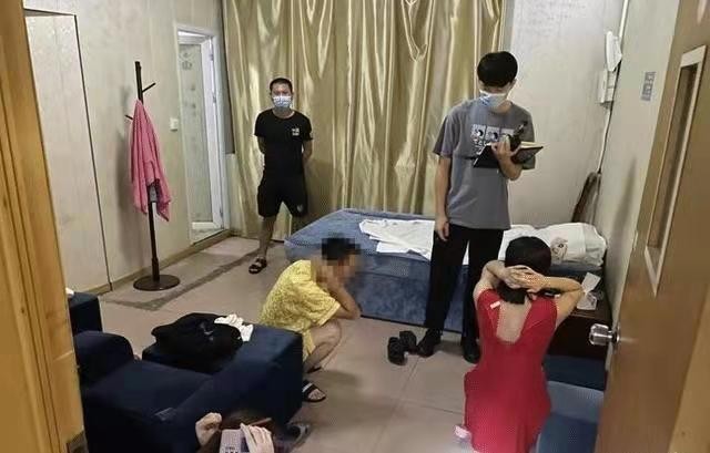 多個(gè)淫窩一鍋端數(shù)百名裸身男女被抓竟還有多名艾滋病陽性