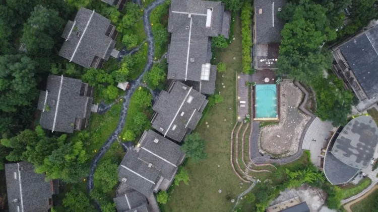 雪可賞雨可觀風(fēng)可吟月可弄張家界梓山民宿