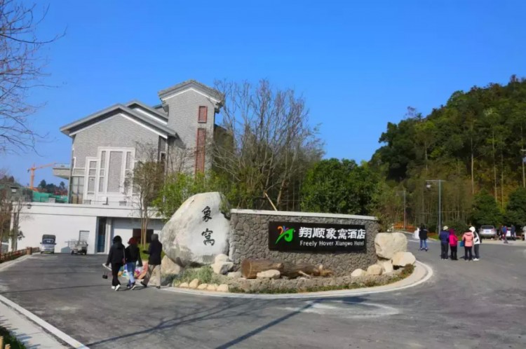 一家融于自然山水的養(yǎng)生酒店云浮深山之中投入大自然的懷抱！