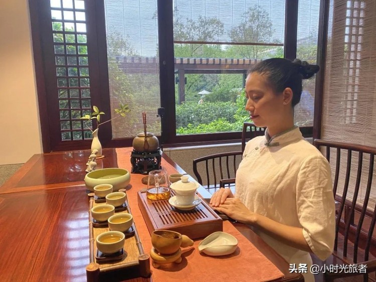 云浮頂級(jí)禪意度假酒店擁有亞洲最長(zhǎng)的無(wú)邊際溫泉池心靈度假地