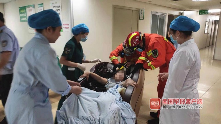 可怕！欽州一女子在醫(yī)院使用按摩椅時頭發(fā)被卷入椅背