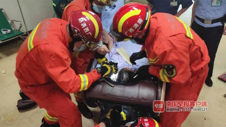 可怕！欽州一女子在醫(yī)院使用按摩椅時頭發(fā)被卷入椅背