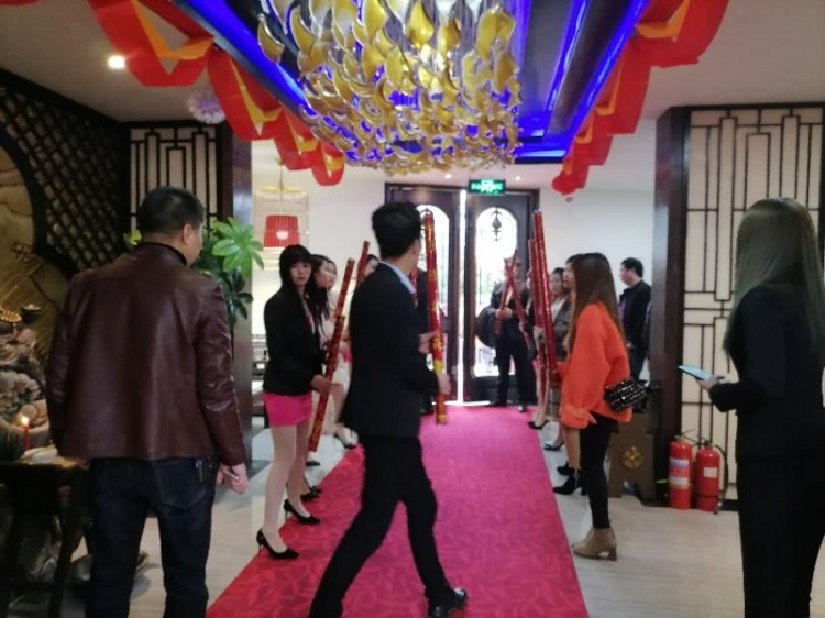 金足灣享受輕松娛樂的滿足人生