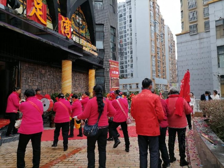 金足灣享受輕松娛樂的滿足人生