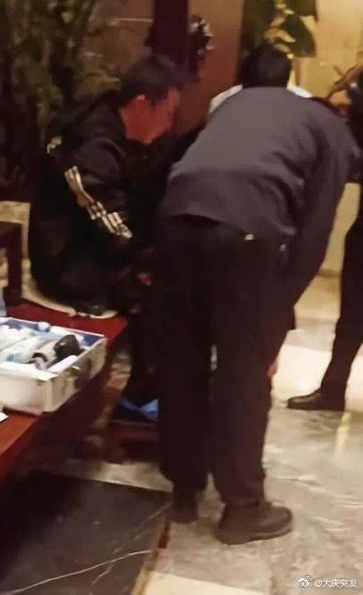 做SPA喝名茶結(jié)賬時卻說沒錢作男在大慶洗浴耍完大牌還賴賬