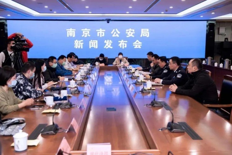 南京警方凌厲攻勢蕩污滌濁