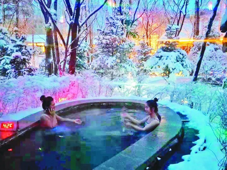 泉外白雪紛飛水中熱氣裊裊…溫泉游成龍江旅行爆款