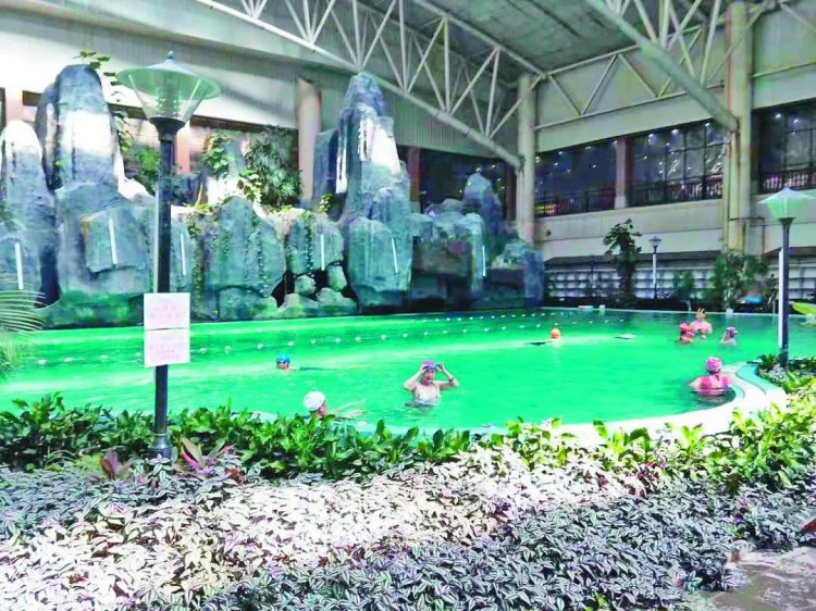 泉外白雪紛飛水中熱氣裊裊…溫泉游成龍江旅行爆款