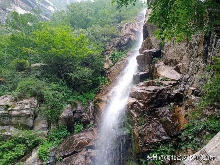 夏天當(dāng)然要去玩水啦！收藏這些親泉戲水好去處