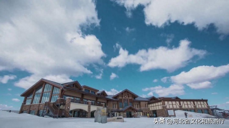 雪地馳騁，打卡夢幻冰城堡！進(jìn)入這個度假小鎮(zhèn)的童話世界~