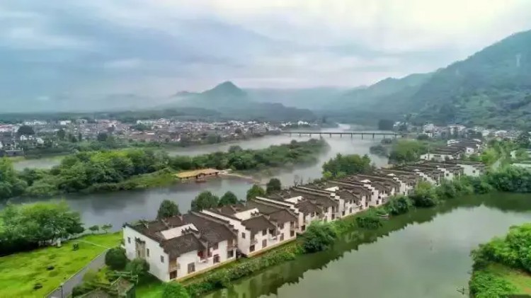 星空森林溫泉深藏在詩畫山水間連老外藝術(shù)家都不遠(yuǎn)千里跑來體驗(yàn)
